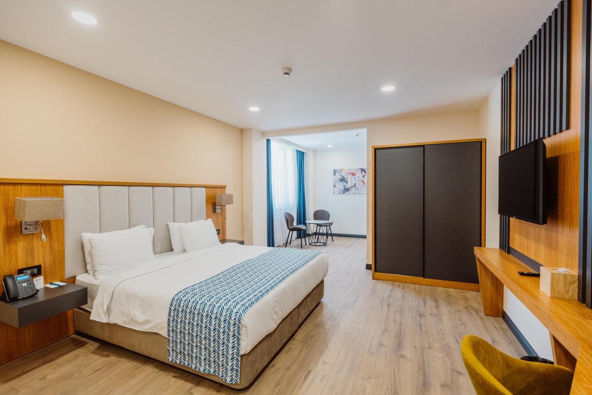 Best Western Plus Батумі Екстер'єр фото